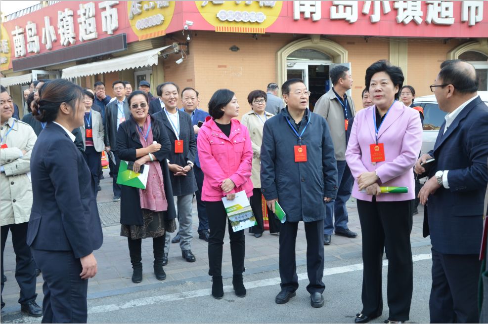 西海岸新區(qū)人大常委會(huì)現(xiàn)場(chǎng)視察智慧社區(qū)建設(shè)管理工作