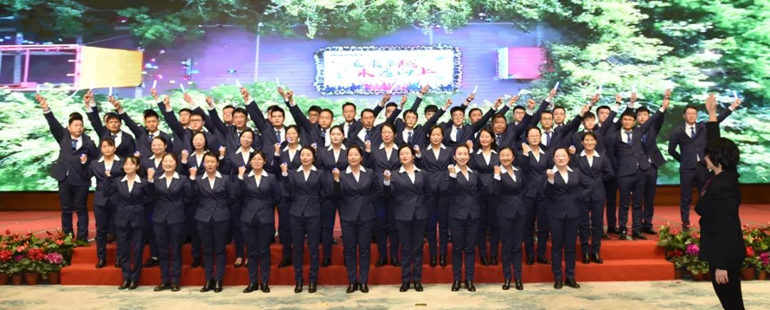 忘我拼搏，相信我們會(huì)創(chuàng)造奇跡！