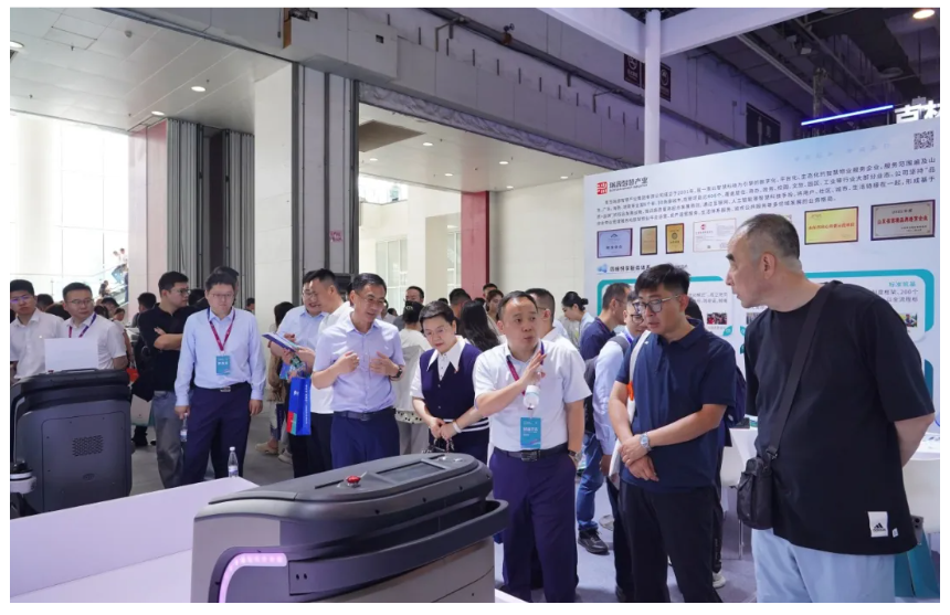 文達(dá)通股份攜”數(shù)智物業(yè)全鏈解決方案”亮相中國物博會(huì)，“AI+機(jī)器人”定義智慧物業(yè)新標(biāo)桿