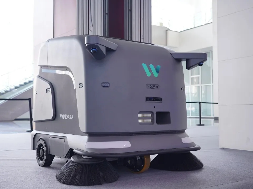 文達(dá)通股份發(fā)布全場景服務(wù)機(jī)器人矩陣:從清潔安防到情感陪伴的“端到端”智慧服務(wù) 文達(dá)通股份發(fā)布全場景服務(wù)機(jī)器人矩陣:從清潔安防到情感陪伴的“端到端”智慧服務(wù)