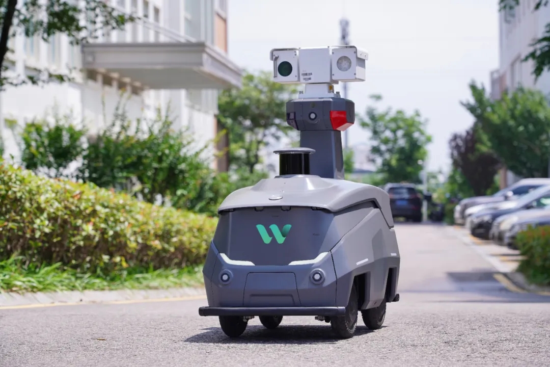 文達(dá)通股份發(fā)布全場景服務(wù)機(jī)器人矩陣:從清潔安防到情感陪伴的“端到端”智慧服務(wù) 文達(dá)通股份發(fā)布全場景服務(wù)機(jī)器人矩陣:從清潔安防到情感陪伴的“端到端”智慧服務(wù)