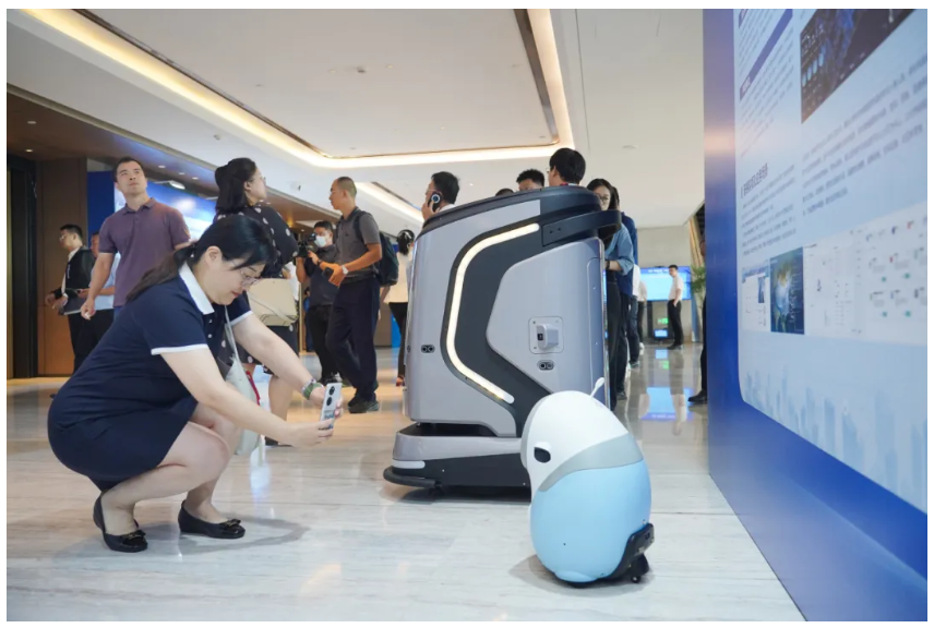 文達(dá)通股份攜“問道機(jī)器人”系列產(chǎn)品亮相山東省數(shù)字住建交流研討會 文達(dá)通股份攜“問道機(jī)器人”系列產(chǎn)品亮相山東省數(shù)字住建交流研討會